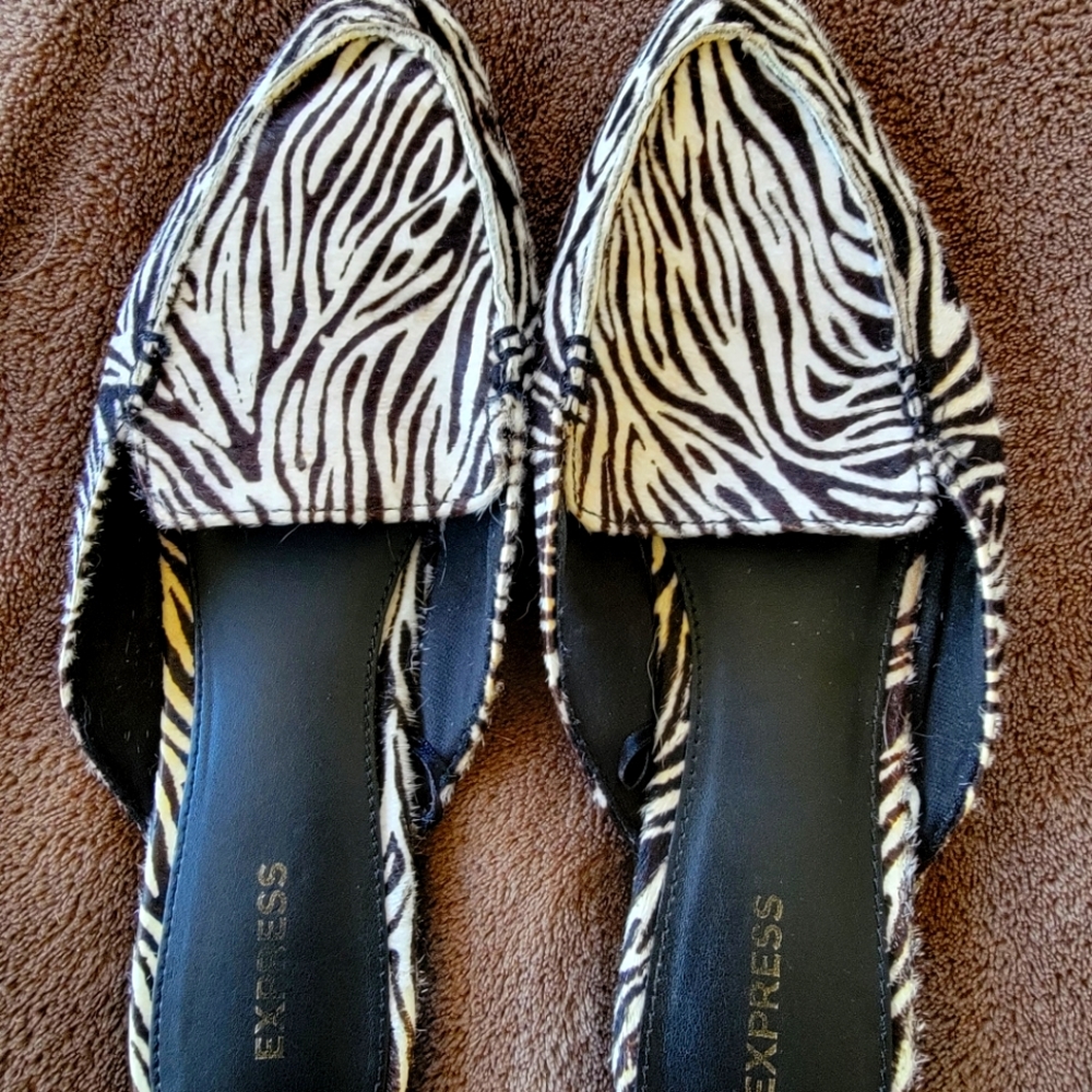 Zebra calf fur pointed flat